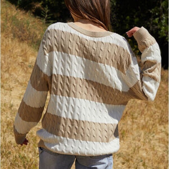 Brandy Melville Sweater - Picture 5 of 6